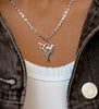Coiffeuse ~ collier