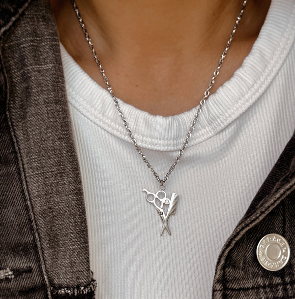 Coiffeuse ~ collier