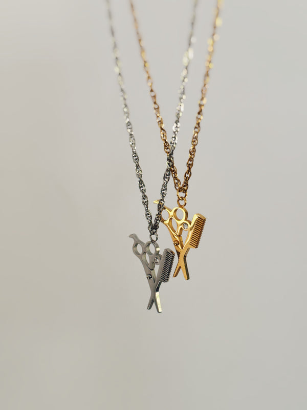 Coiffeuse ~ collier